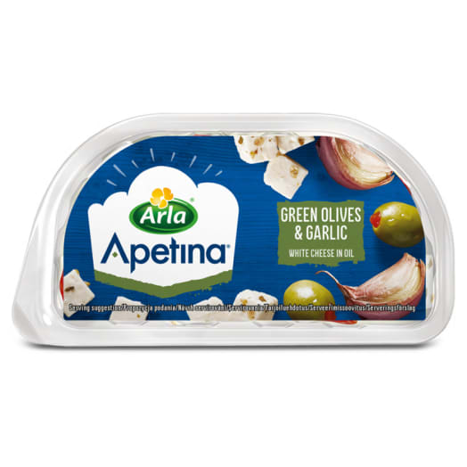 APETINA Ser typu śródziemnomorskiego z zielonymi oliwkami i czosnkiem w oleju (kostki)